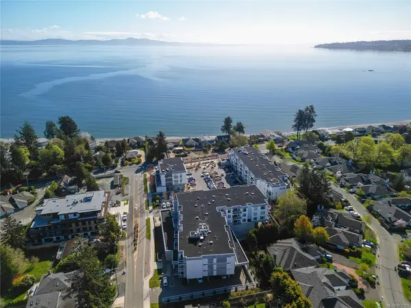 5120 Cordova Bay Rd # 214, Saanich BC V8Y 2K5