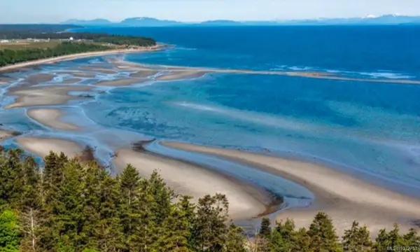 321 Wireless Rd, Comox BC V9M 3T6