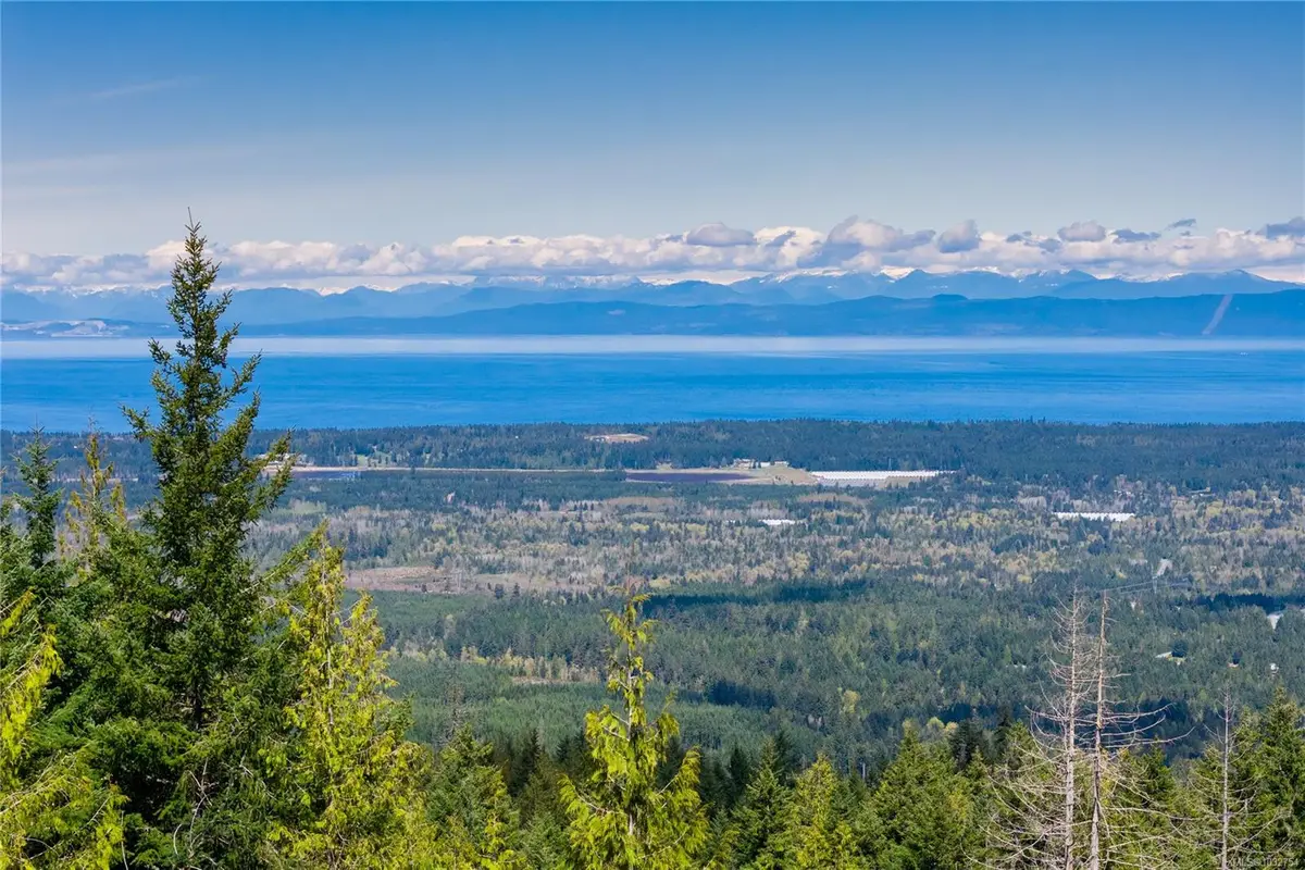 1915 Wallace Wood Way, Qualicum Beach BC V9K 2S3
