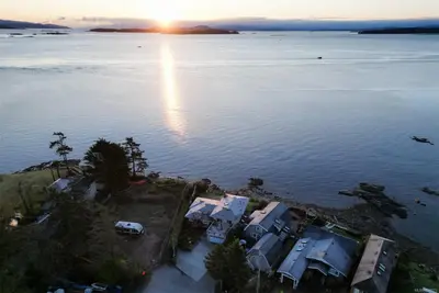 2543 Shoreacres Rd, Sidney BC V8L 2E3