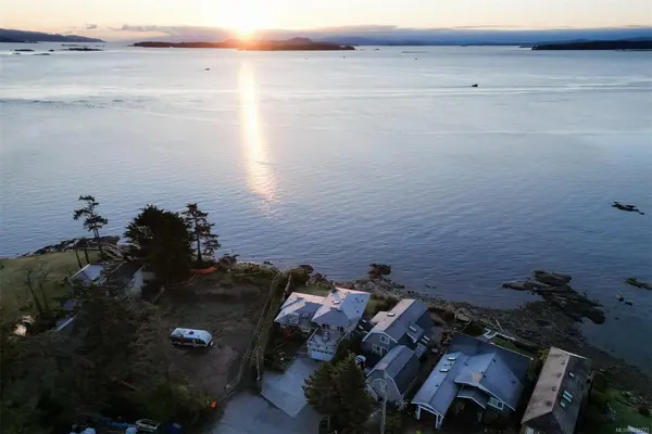 2543 Shoreacres Rd, Sidney BC V8L 2E3