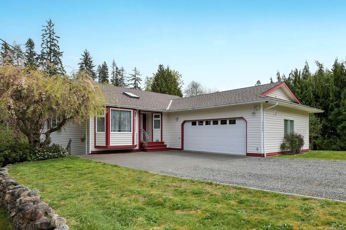 4240 Briardale Rd, Courtenay BC V9N 9R6 — Pending Sale in Courtenay