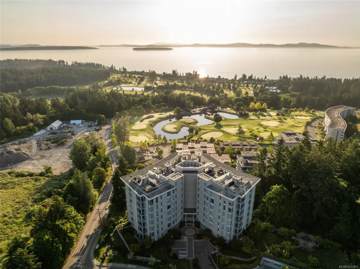 5388 Hill Rise Terr #301, Saanich BC V8Y 3K3