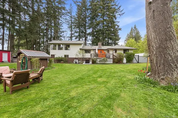 13345 Cedar Rd, Nanaimo BC V96 1H8 - 3 bed, 3 bath in Nanaimo