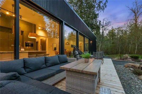 4638/4628 Forbidden Plateau Rd, Courtenay BC V9J 1R3 - 5 bed, 4 bath in Courtenay