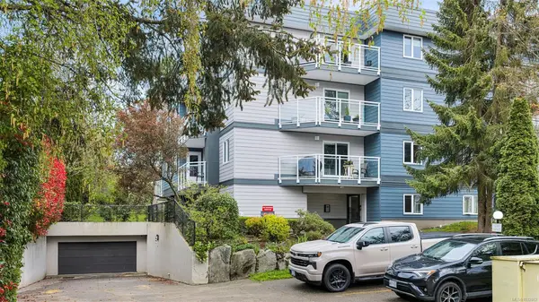 949 Cloverdale Ave # 8, Saanich BC V8X 2T4