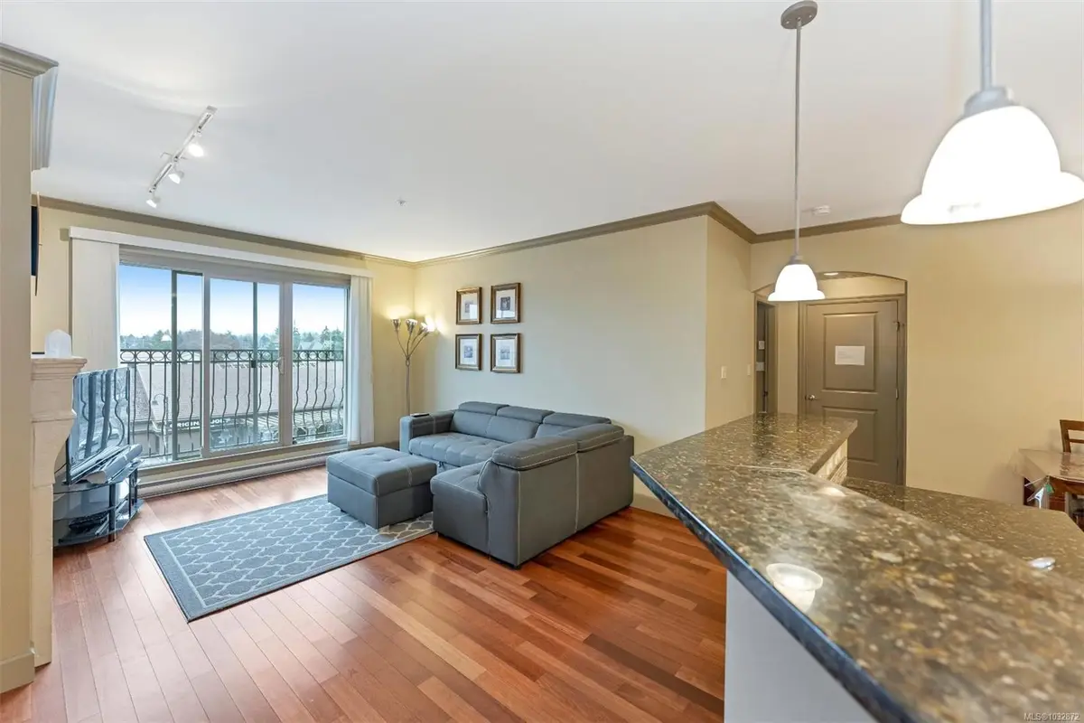 1620 McKenzie Ave # 318, Saanich BC V8N 0A1