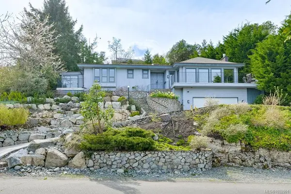 8870 Forest Park Dr, North Saanich BC V8L 4E9