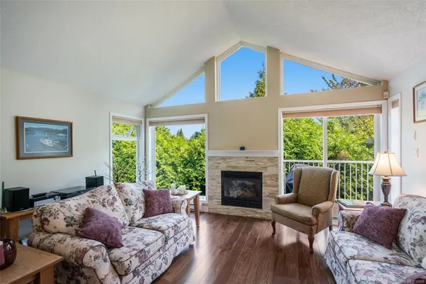 571 Bradley St # 12, Nanaimo BC V9S 1B9 - 2 bed, 2 bath in Nanaimo