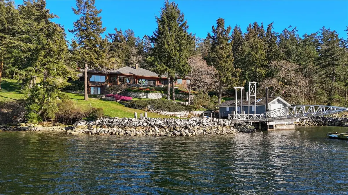 8440 Lawrence Rd, Central Saanich BC V8M 1S5