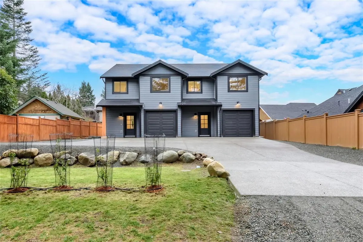 1044 Lazo Rd #A, Comox BC V9M 3W9