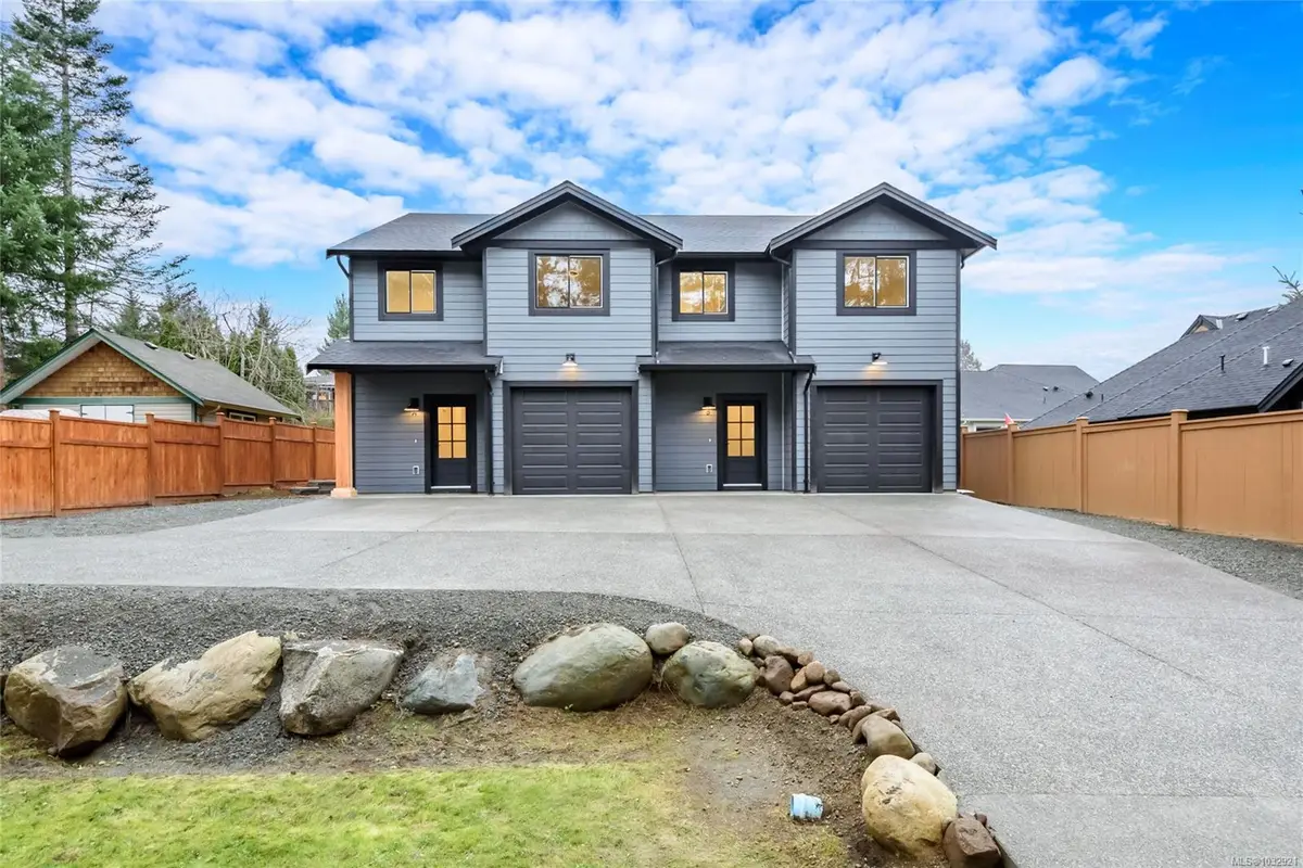 1044 Lazo Rd #B, Comox BC V0M 3W9