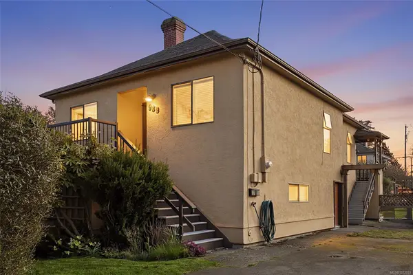 989 Dunsmuir Rd, Esquimalt BC V9A 5C4 - 5 bed, 2 bath in Esquimalt