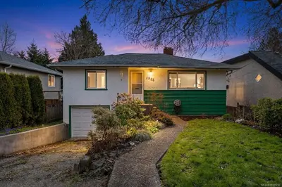 2935 Wascana St, Saanich BC V9A 1V6