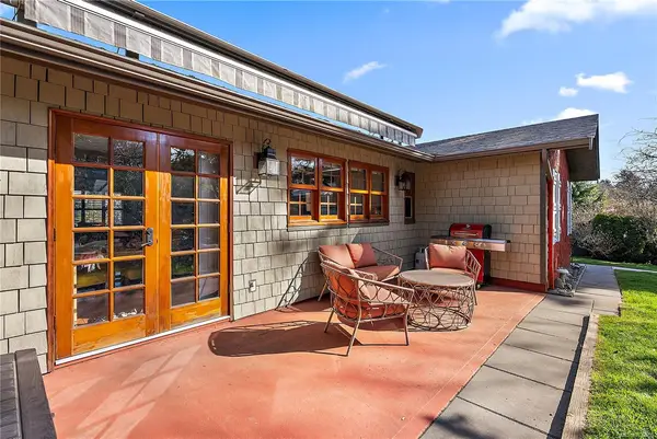 4000 Cedar Hill Rd, Saanich BC V8N 3C1