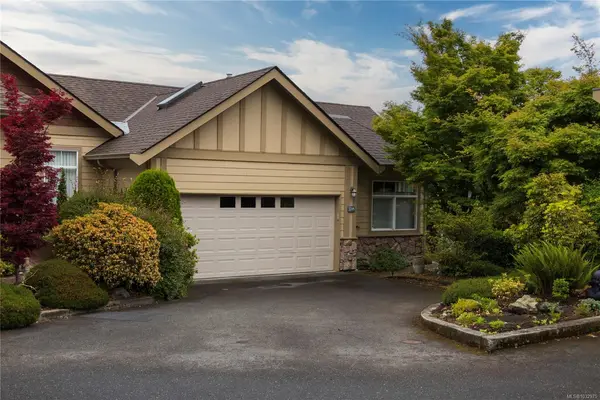 3281 Maplewood Rd #15, Saanich BC V8P 3M4 - 3 bed, 2 bath in Saanich