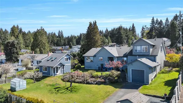 315 Crescent Rd W, Qualicum Beach BC V9K 1J7