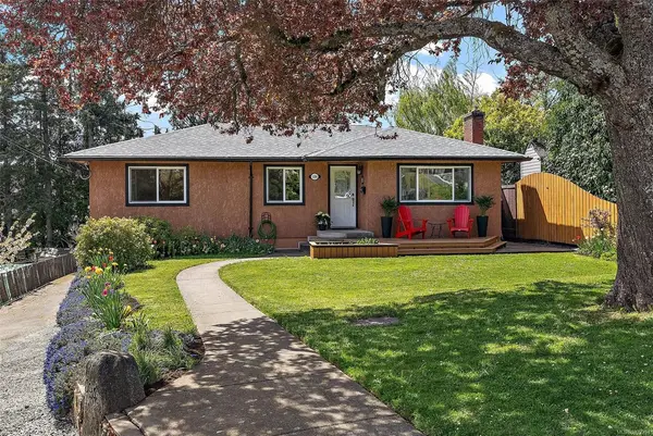 1094 Gosper Cres, Esquimalt BC V9A 4J3