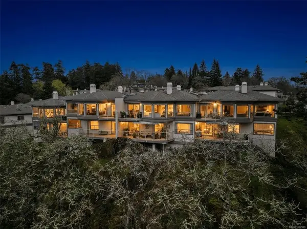 13 - 4300 Stoneywood Lane # 13, Saanich BC V8X 5A5 - 3 bed, 3.0 bath in Saanich