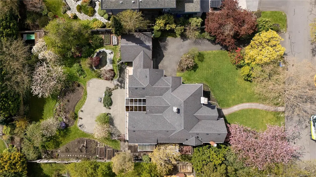 1541 Despard Ave, Victoria BC V8S 1T2