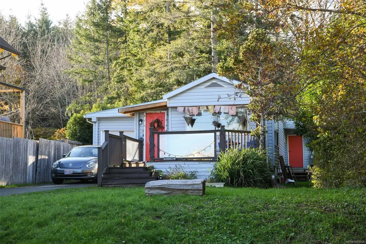5557 Horne St, Union Bay BC V0R 3B0