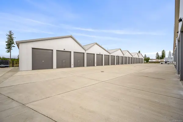 2794 Beck Ave, Cumberland BC V0R 1S0