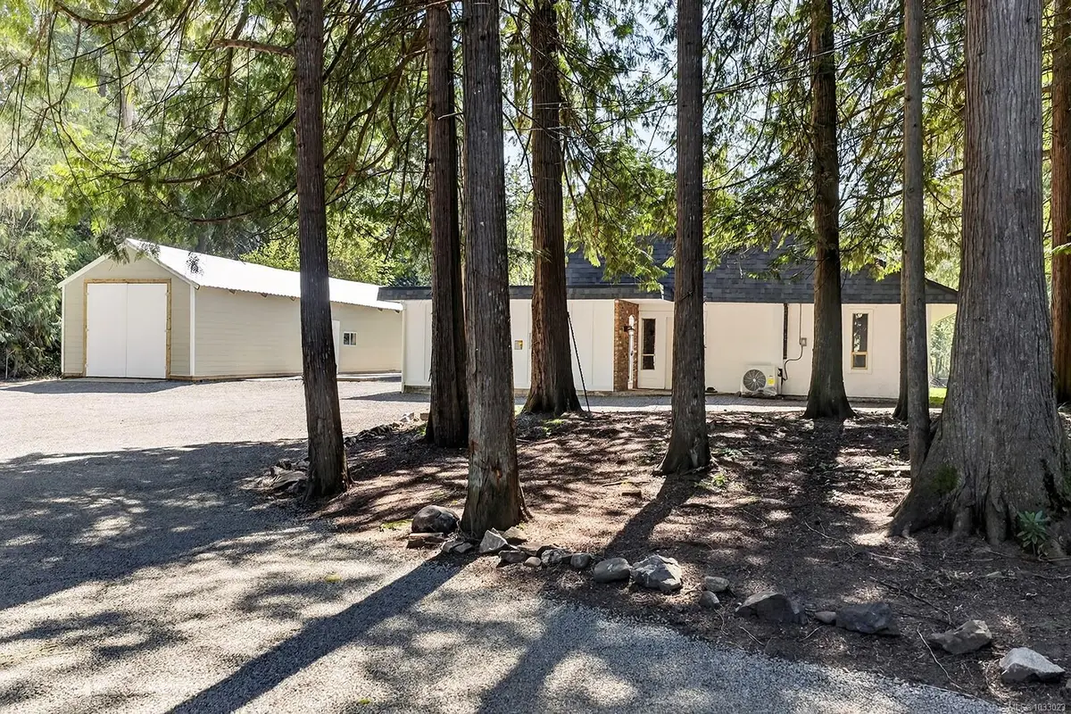 400 Manse Rd, French Creek BC V9Y 2B2