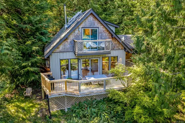 833 Austin Dr, Cortes Island BC V0P 1K0 - 2 bed, 2.0 bath in Cortes Island