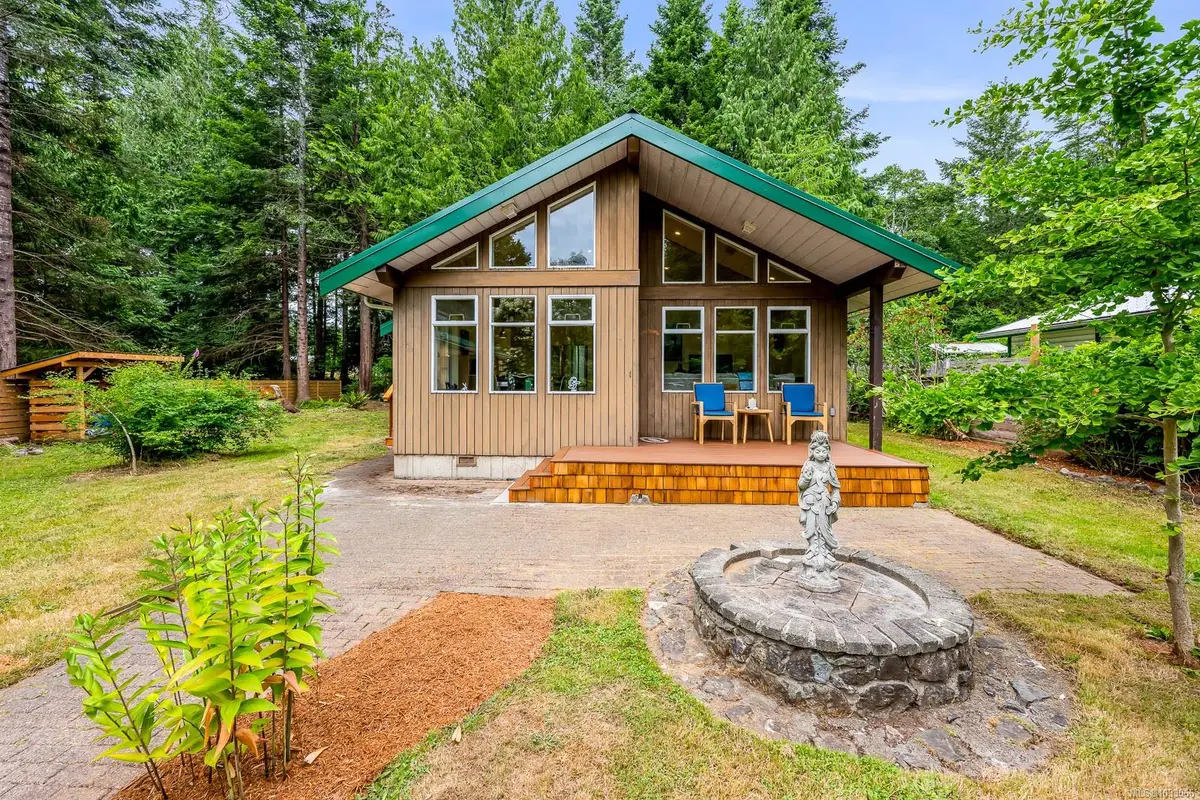 1677 Baikie Rd, Denman Island BC V0R 1T0