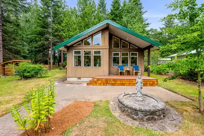 1677 Baikie Rd, Denman Island BC V0R 1T0