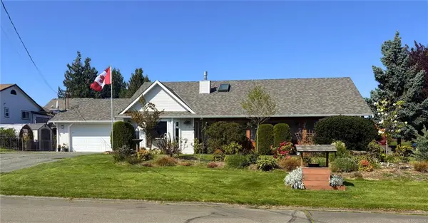 697 Woodburn St, Parksville BC V9P 2M1 - 3 bed, 2 bath property for sale in Parksville