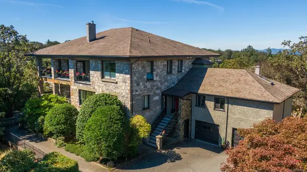 3960 Cedar Hill Rd #A, Saanich BC V8N 3B8 - 4 bed, 3.0 bath in Saanich