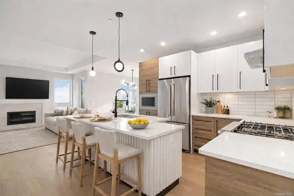 990 Doumac Ave # 206, Saanich BC V8Y 1M4