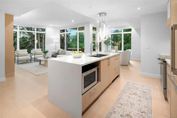 5229 Cordova Bay Rd # 203, Saanich BC V8Y 2L1