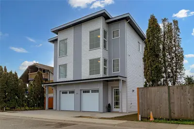 95 Battleford Ave # 4, Saanich BC V8Z 1K5