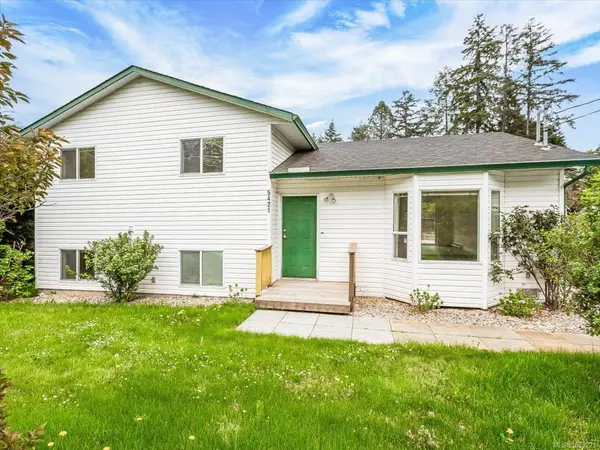 5421 Miller Rd, Duncan BC V9L 5R2 - 4 bed, 3 bath in Duncan