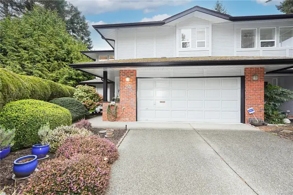 4630 Lochside Dr # 24, Saanich BC V8Y 2T1
