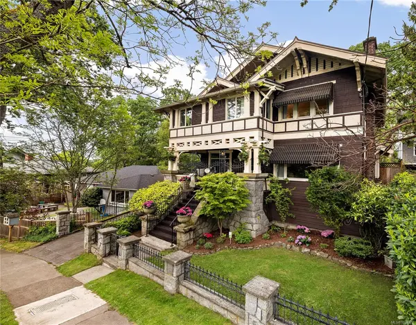 1069 Joan Cres, Victoria BC V8S 3L3