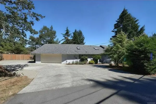 3271 Dolphin Dr, Nanoose Bay BC V9P 9J1