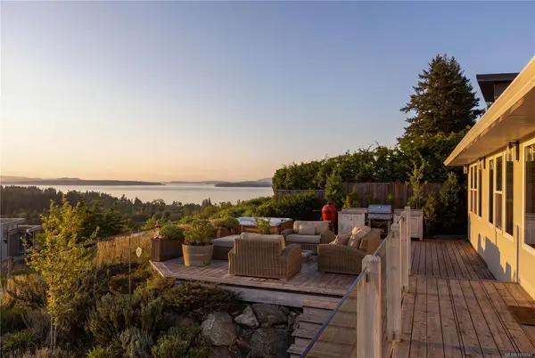 790 Del Monte Pl, Saanich BC V8Y 2W3 - 4 bed, 3 bath in Saanich