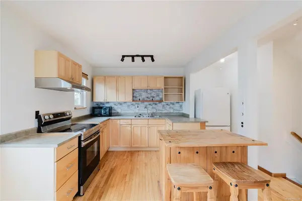 229 Ontario St # 302, Victoria BC V8V 1N1