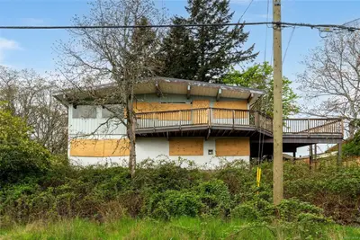 247 Glenairlie Dr, View Royal BC V9B 1K4