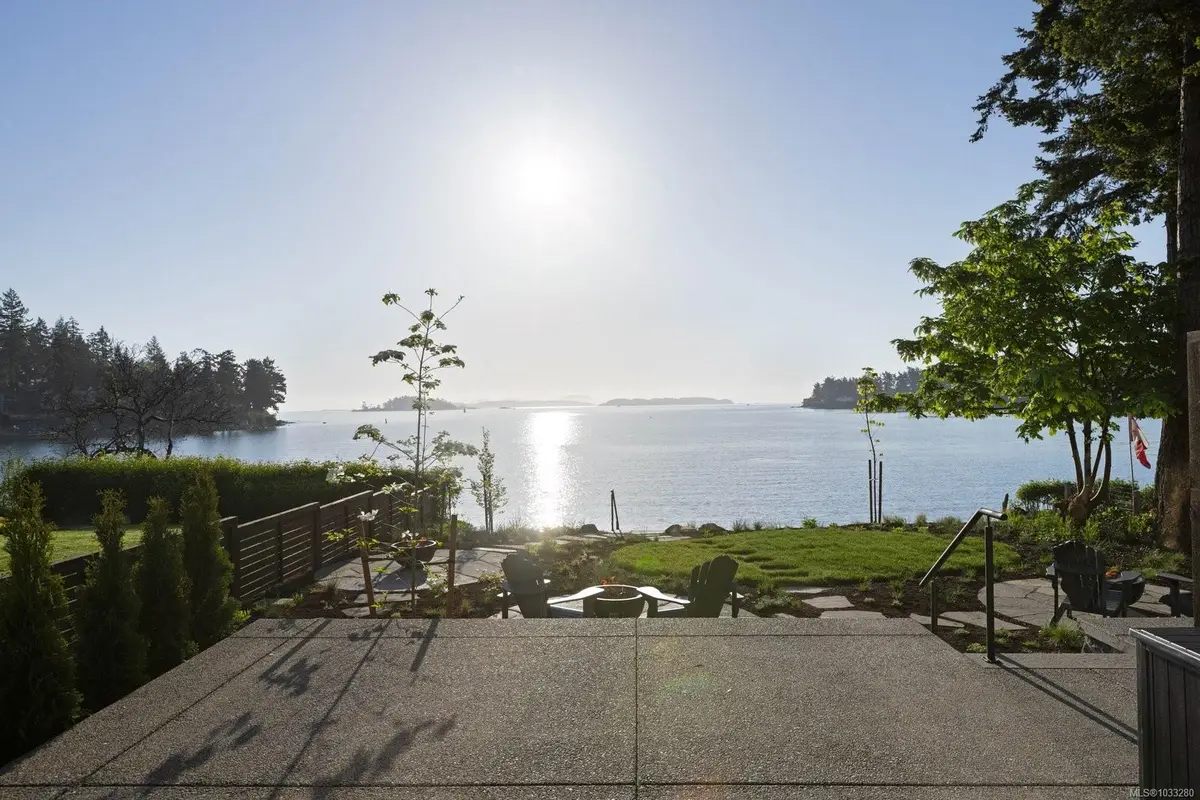 10393 Allbay Rd #2, Sidney BC V8L 2N8