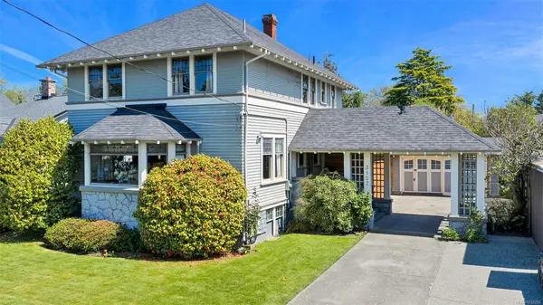 3107 Quadra St, Victoria BC V8X 1E9