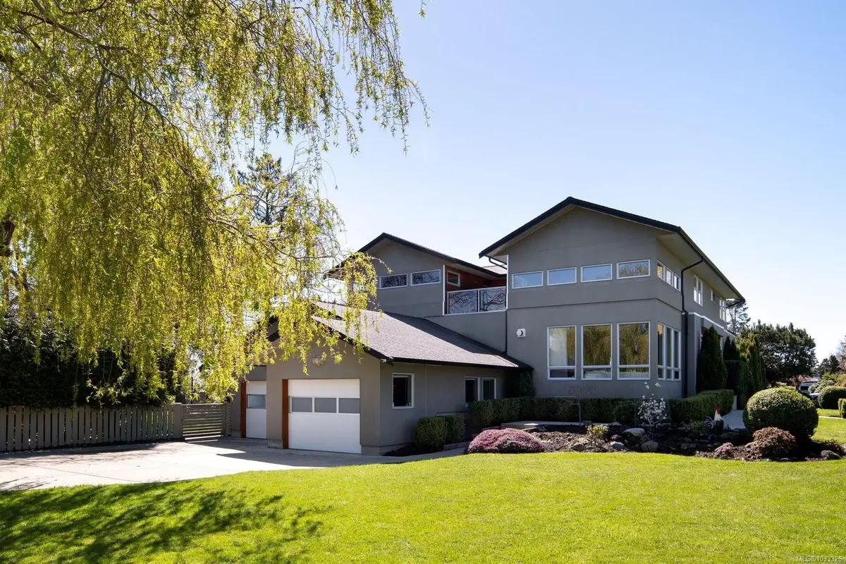 2835 Lincoln Rd, Oak Bay BC V8R 6A8