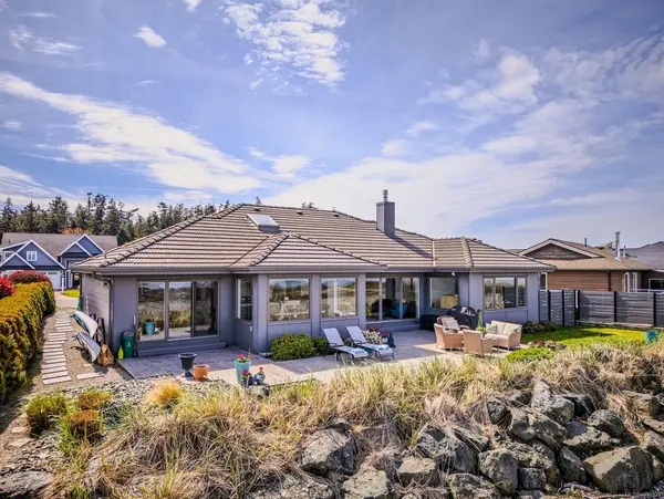 1701 Admiral Tryon Blvd, French Creek BC V9P 1Y1