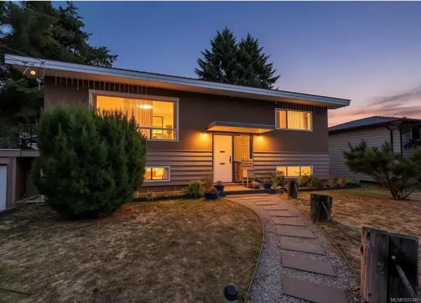 4732 Oakridge Dr, Courtenay BC V9N 6A8 - 4 bed, 2 bath in Courtenay