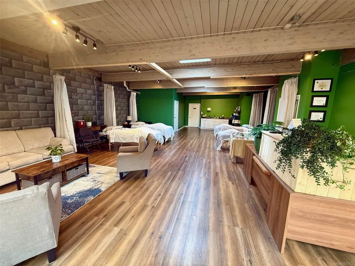 531 Yates St # 303, Victoria BC V8W 1K7
