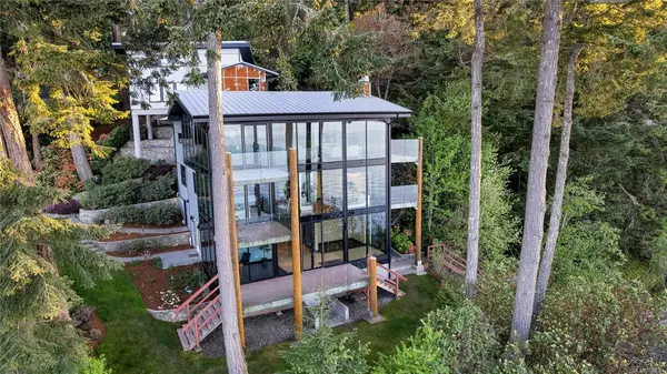 1676 Lands End Rd, North Saanich BC V8L 5L5