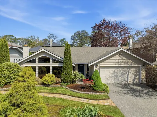 4003 Hopesmore Dr, Saanich BC V8N 6A2